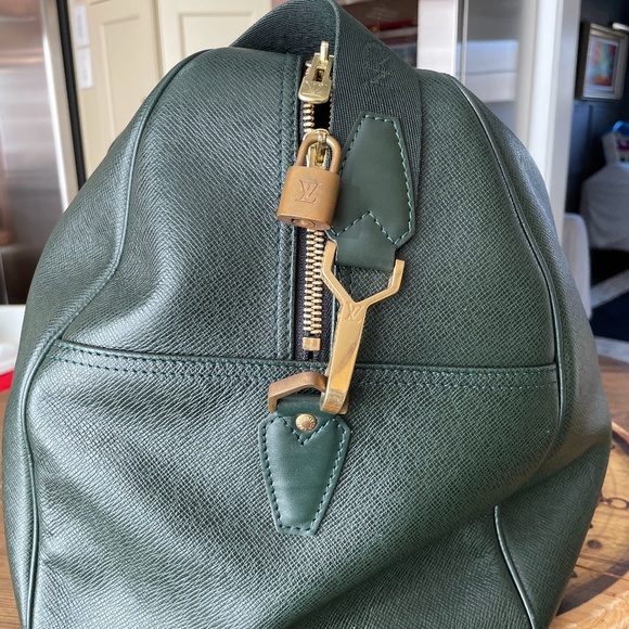 SOLD to a Repeat Customer in Victoria!! Louis Vuitton Taiga Leather Duffel - Picture 4 of 13